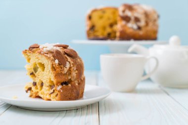 badem ile kuru üzüm Ekmek pasta