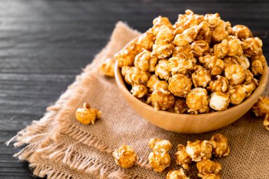 Patlamış Mısır ile karamel