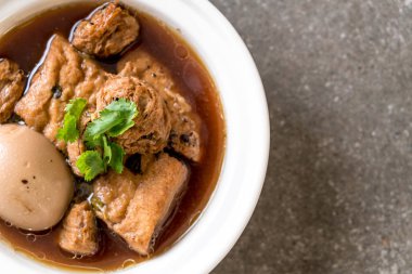 soya peyniri ile tatlı sos haşlanmış yumurta