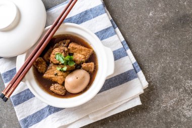 soya peyniri ile tatlı sos haşlanmış yumurta