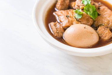 soya peyniri ile tatlı sos haşlanmış yumurta