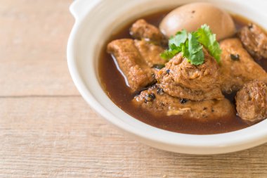 soya peyniri ile tatlı sos haşlanmış yumurta