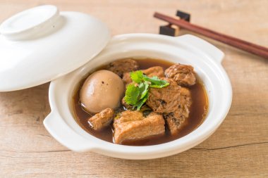 soya peyniri ile tatlı sos haşlanmış yumurta