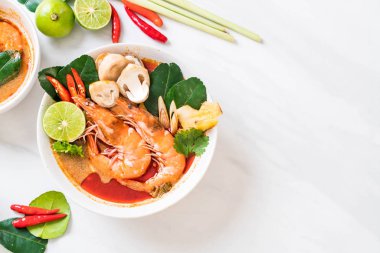 Tom Yum Goong baharatlı ekşi çorbası