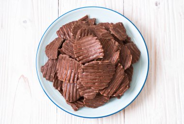 patates cipsi çikolata ile