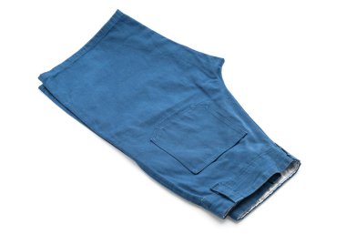 beyaz üzerine kısa pantolon