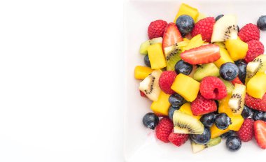 karışık taze meyve (çilek, ahududu, yaban mersini, kivi, mang