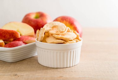 Kurutulmuş elma cips