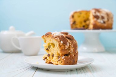 badem ile kuru üzüm Ekmek pasta