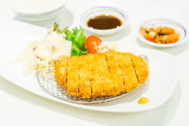 Japon kızarmış domuz pirzola