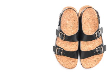 Erkek deri sandalet beyaz arka plan üzerinde