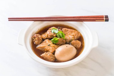 soya peyniri ile tatlı sos haşlanmış yumurta