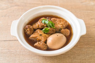 soya peyniri ile tatlı sos haşlanmış yumurta