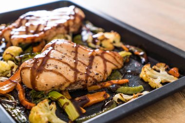 Sebzeli tavuk kızartma