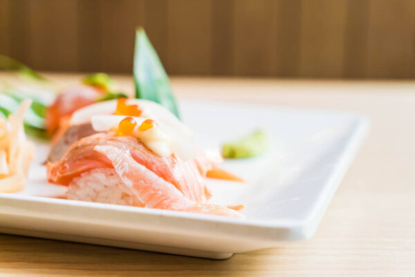 salmon raw sushi