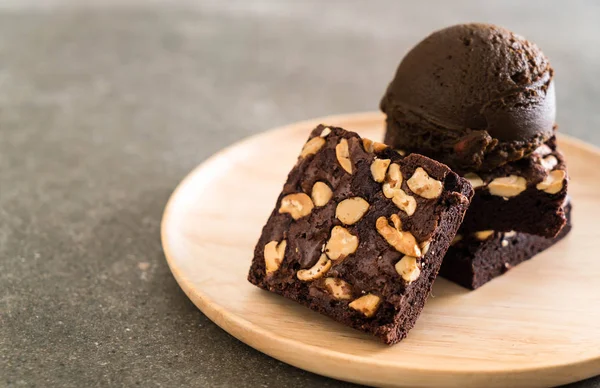 Chocolate brownies with chocolate ice cream — Stock Photo, Image