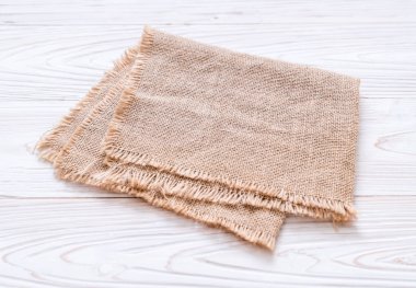 ahşap arka plan üzerinde mutfak bezi (peçete)