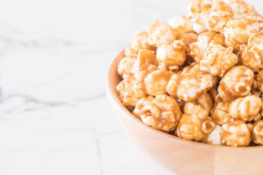 Patlamış Mısır ile karamel