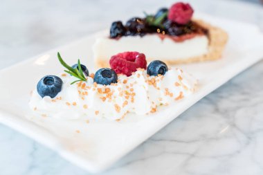 yaban mersini peynirli kek