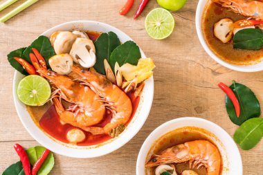 Tom Yum Goong baharatlı ekşi çorbası