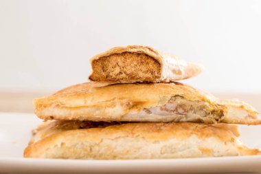 turta kurutulmuş rendelenmiş domuz ile sopa