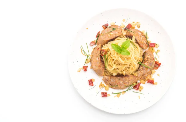 Gesauteerde Spaghetti met Sai Aua (Notrhern Thaise pittige worst) — Stockfoto