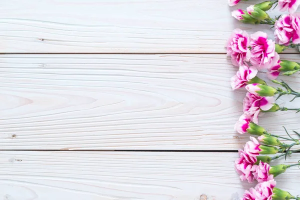 Rose fleur de printemps sur fond en bois — Photo