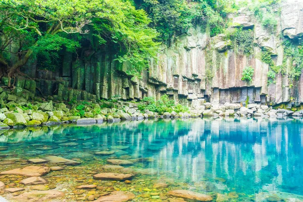 Cheonjeyeon wasserfälle in jeju isaland — Stockfoto