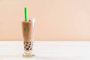 Köpüklü sütlü çay