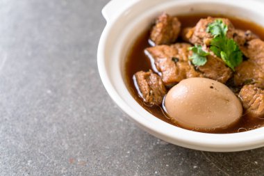 soya peyniri ile tatlı sos haşlanmış yumurta