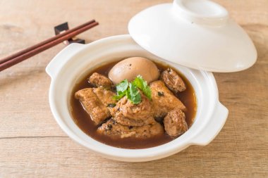 soya peyniri ile tatlı sos haşlanmış yumurta