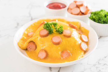 Pirinç soslu kremalı omlet