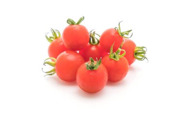Beyaz arkaplanda taze domatesler