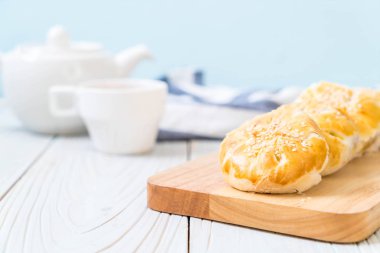 Asya tarzı ev yapımı elma pasta 