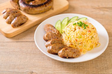 Fried Rice Notrhern Tay acılı sosis ile