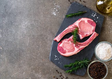 domuz pirzolası ham