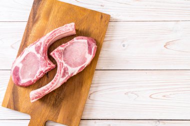 domuz pirzolası ham