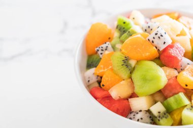 dilimlenmiş meyve karışımı 