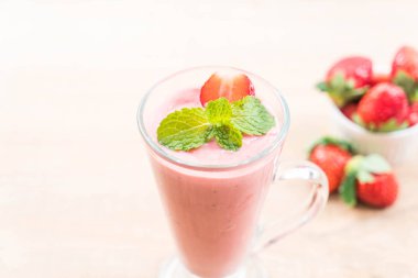 çilek smoothies milkshake