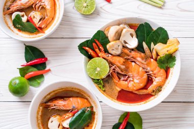 Tom Yum Goong baharatlı ekşi çorbası