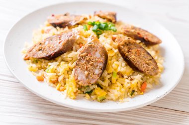 Fried Rice Notrhern Tay acılı sosis ile