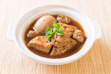 soya peyniri ile tatlı sos haşlanmış yumurta