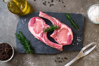 domuz pirzolası ham