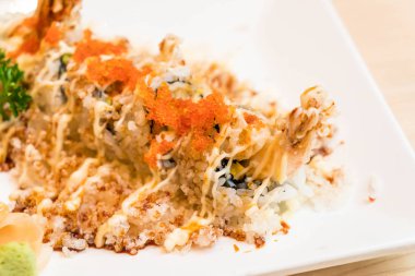 çıtır karidesli suşi roll