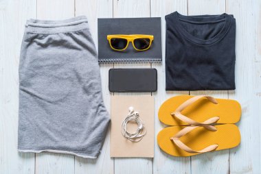 Gezgin, yaz tatili erkekler rahat kıyafetler