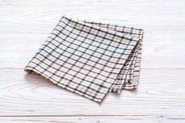 ahşap arka plan üzerinde mutfak bezi (peçete)