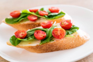 roka ve domates ekmek 