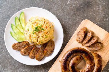 Fried Rice Notrhern Tay acılı sosis ile