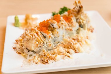 çıtır karidesli suşi roll