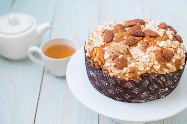 Bolo de pão de passa com amêndoa — Fotografia de Stock